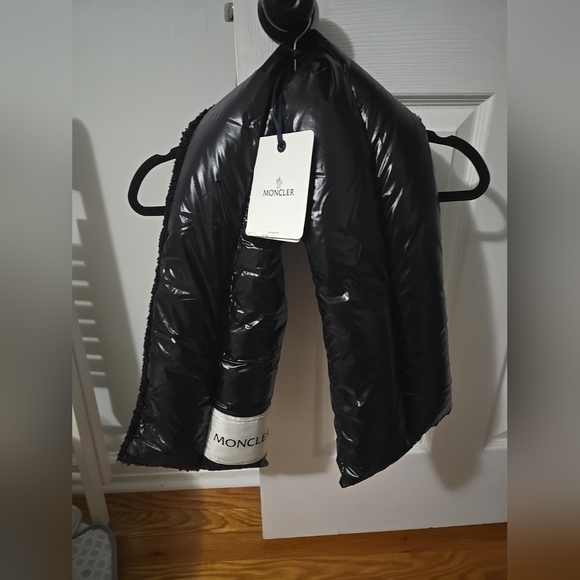 Moncler puffer scarf - Picture 1 of 6